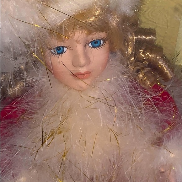 Animated Wind Up Porcelain Doll - Picture 1 of 3